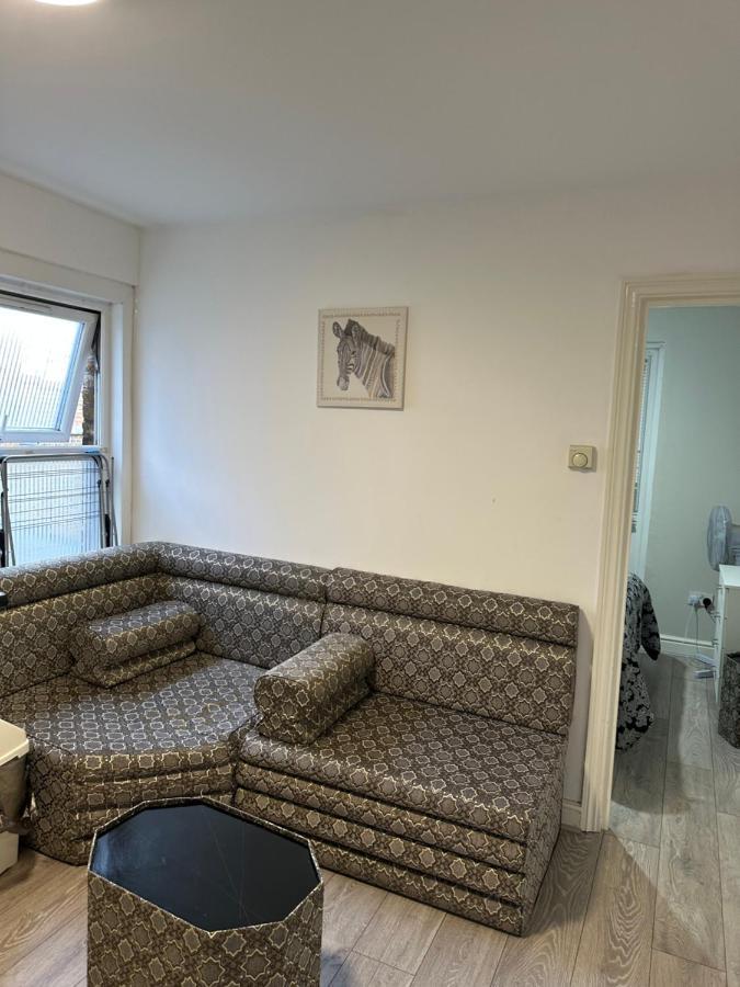 Beautiful Hoe Street First Floor One Bedroom Apartment B Walthamstow London Exterior photo